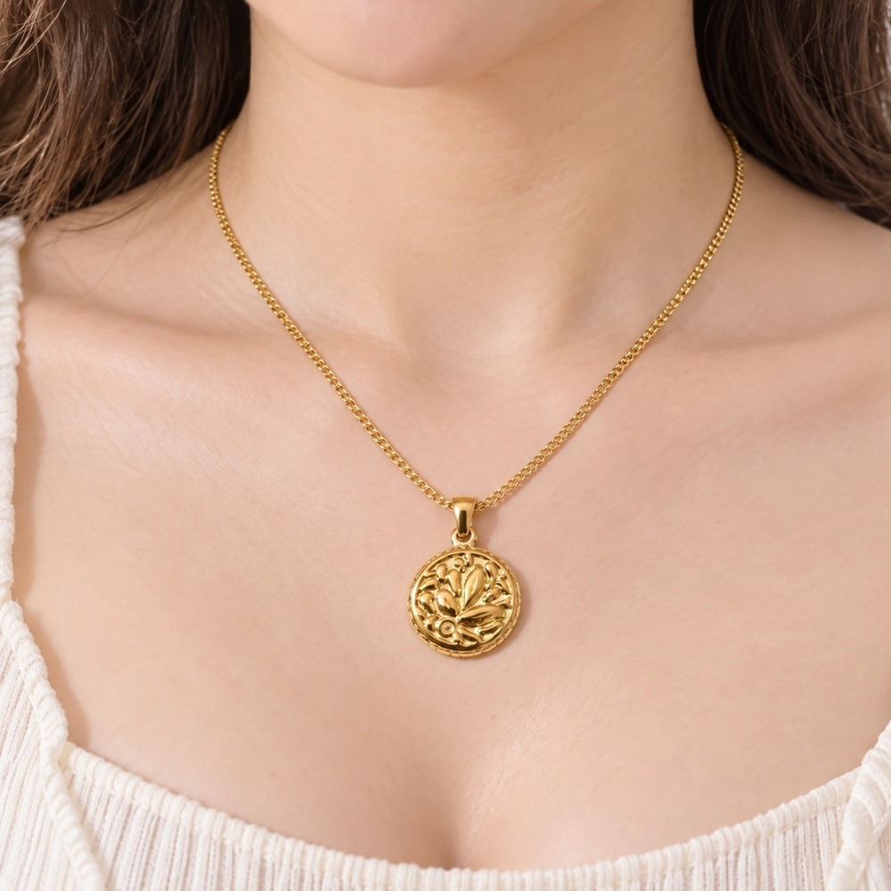 18K Gold Plated Stainless Steel Floral Medallion Pendant Necklace 16-18" JN14